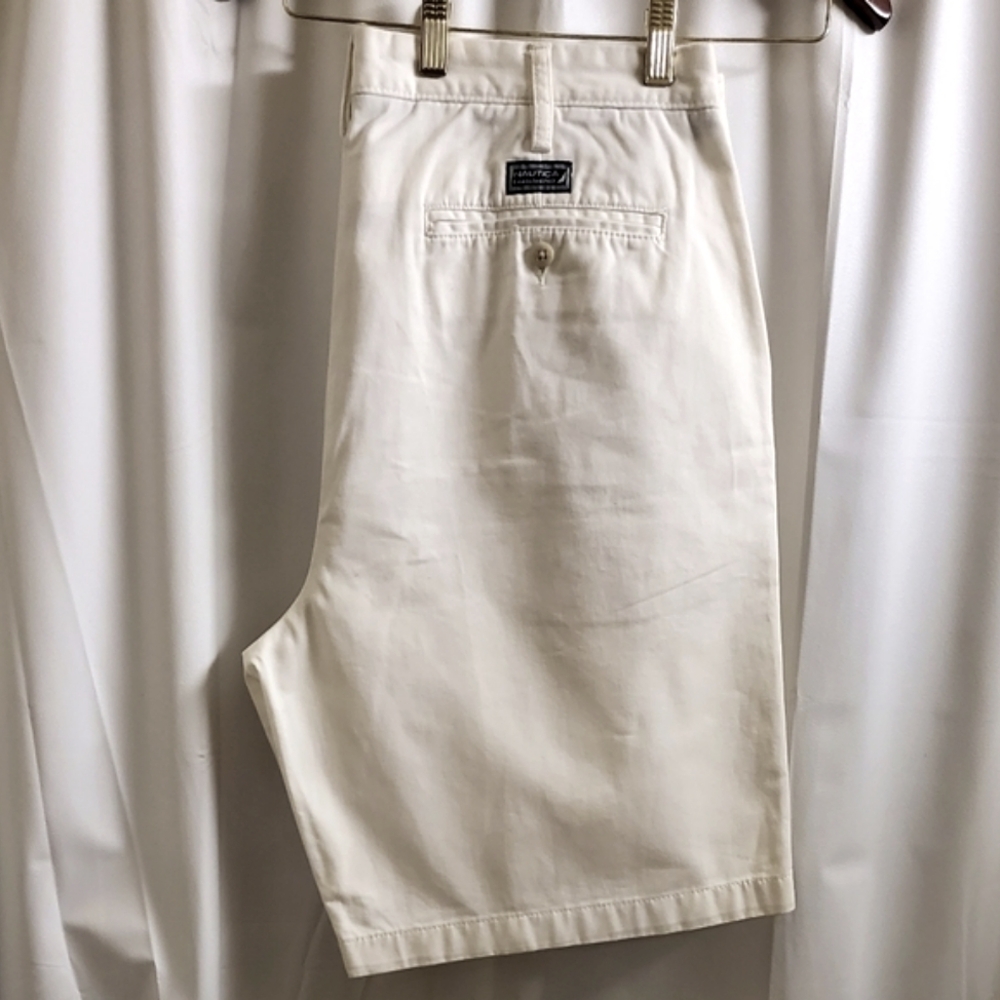 CHRISTMAS  SPECIAL ! MEN'S NAUTICA SHORT'S  SZ 38